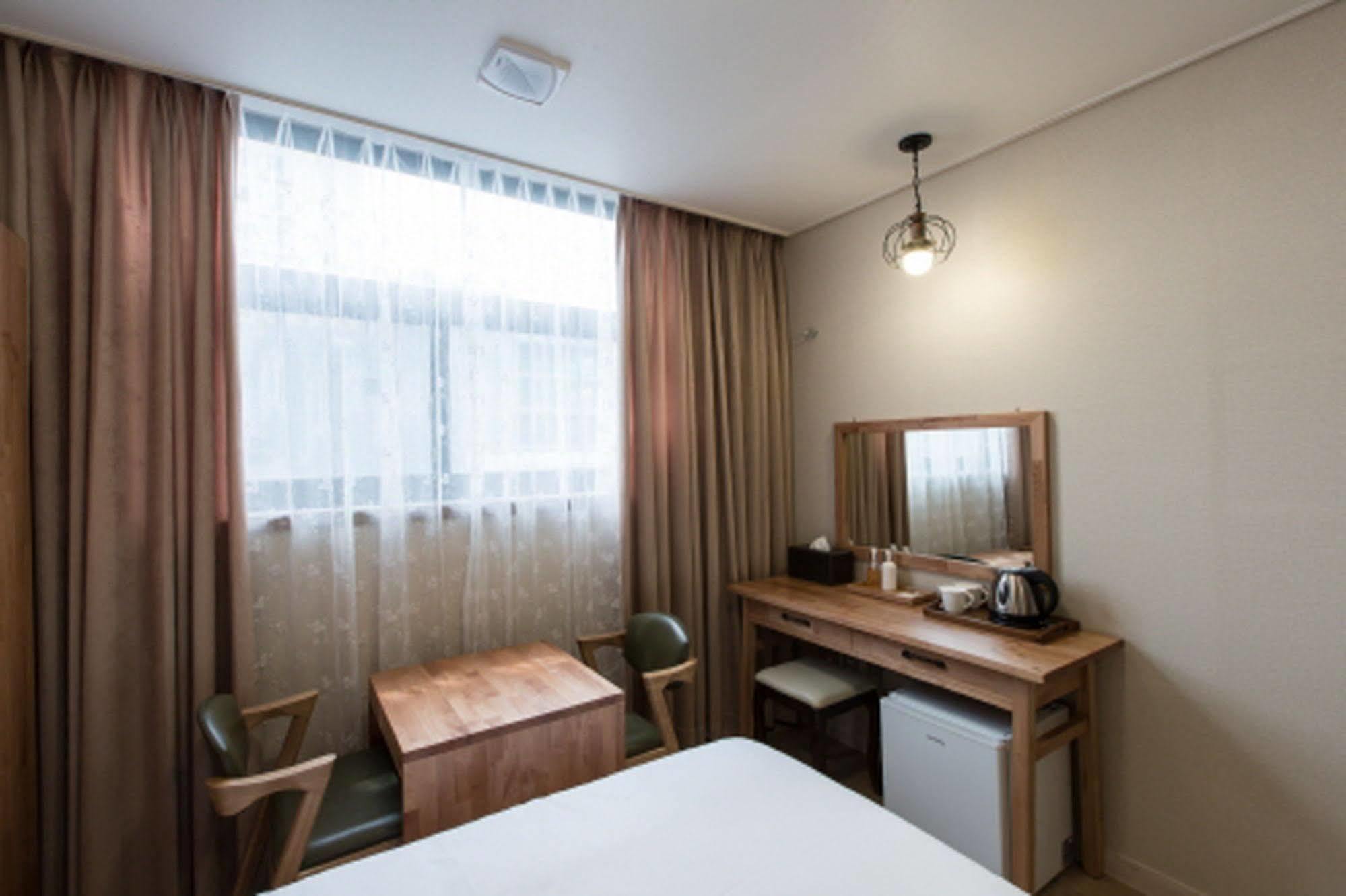 Elin Hotel Jeju Exterior photo