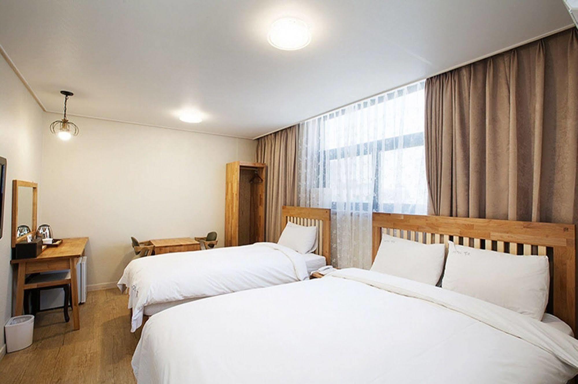 Elin Hotel Jeju Exterior photo